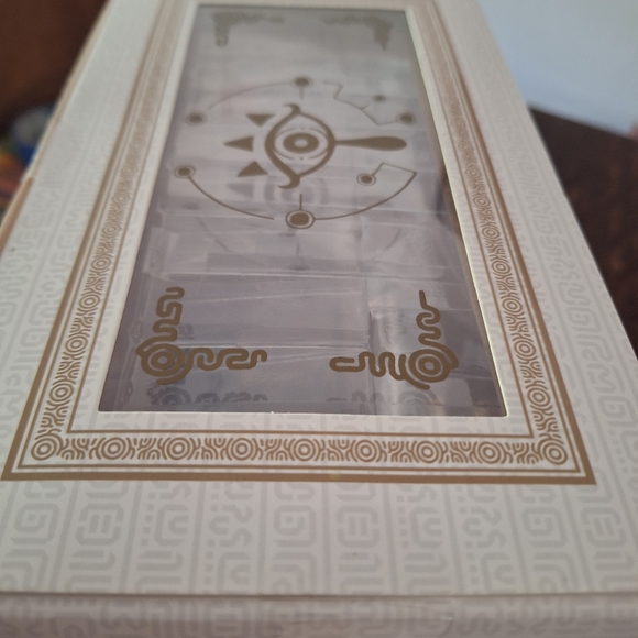 Zelda Hylian Shield - Picture 2 of 6